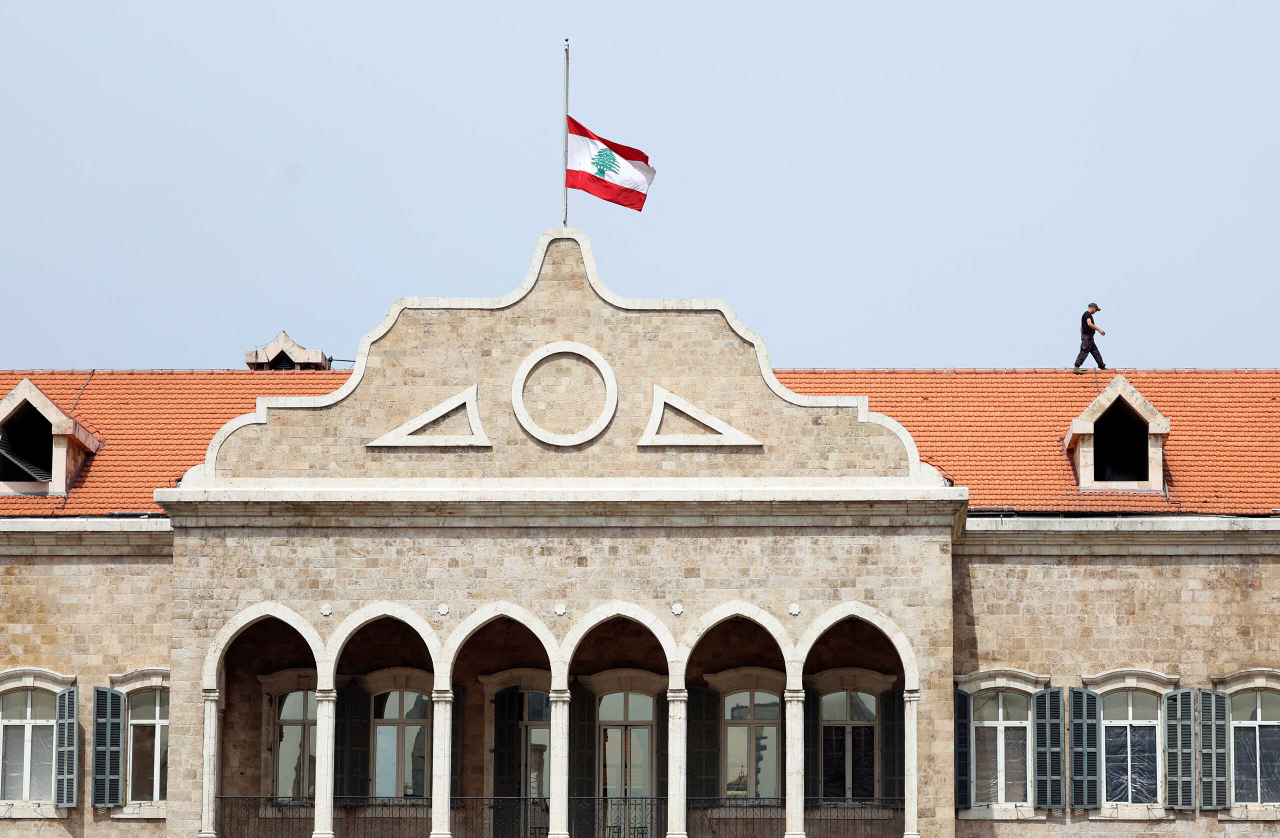 Εμπραχίμ Ραϊσί: Μεσίστιες κυματίζουν οι σημαίες στον Λίβανο – Κηρύχθηκε τριήμερο εθνικό πένθος