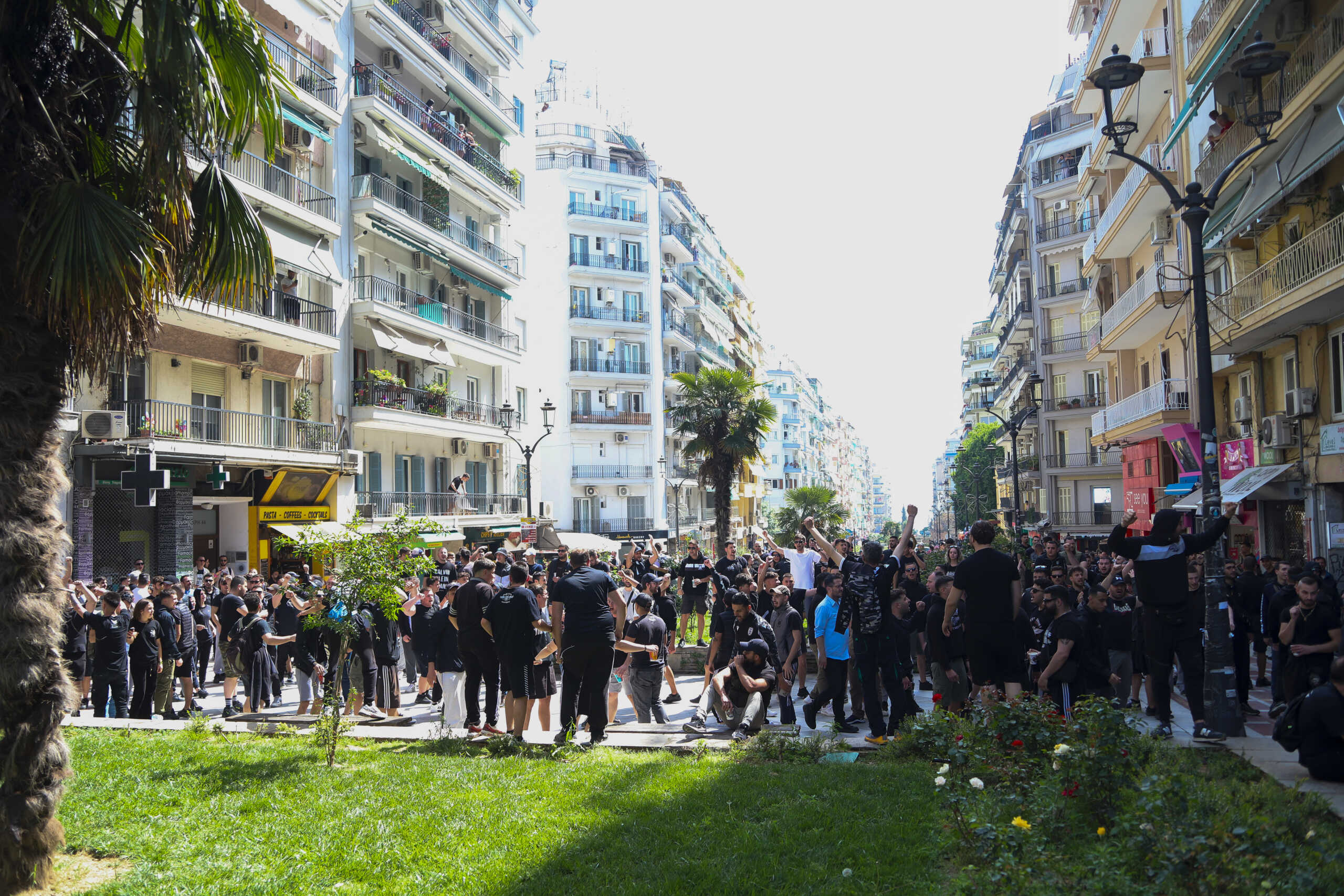 Άρης – ΠΑΟΚ: Αποθέωση και «ντόπες» στους παίκτες του Λουτσέσκου κατά την αναχώρηση της αποστολής του «Δικεφάλου του Βορρά»