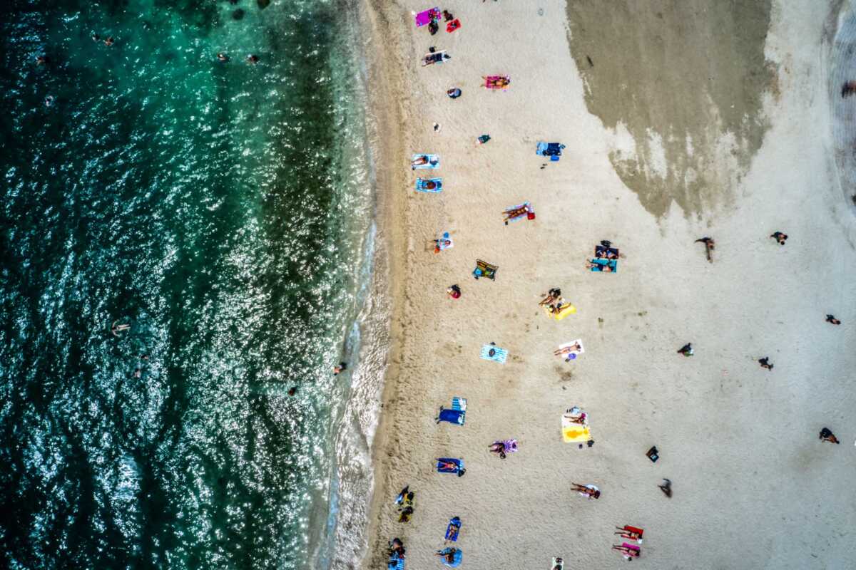 Συνεχίζονται οι επιτόπιοι έλεγχοι κλιμακίων στις παραλίες – Στο 90% η ολοκλήρωση των ηλεκτρονικών δημοπρασιών
