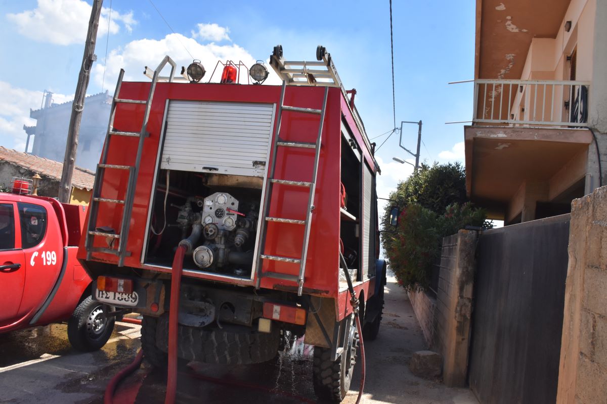 Φωτιά στην περιφερειακή του Αιγάλεω – Άμεση η κινητοποίηση της Πυροσβεστικής