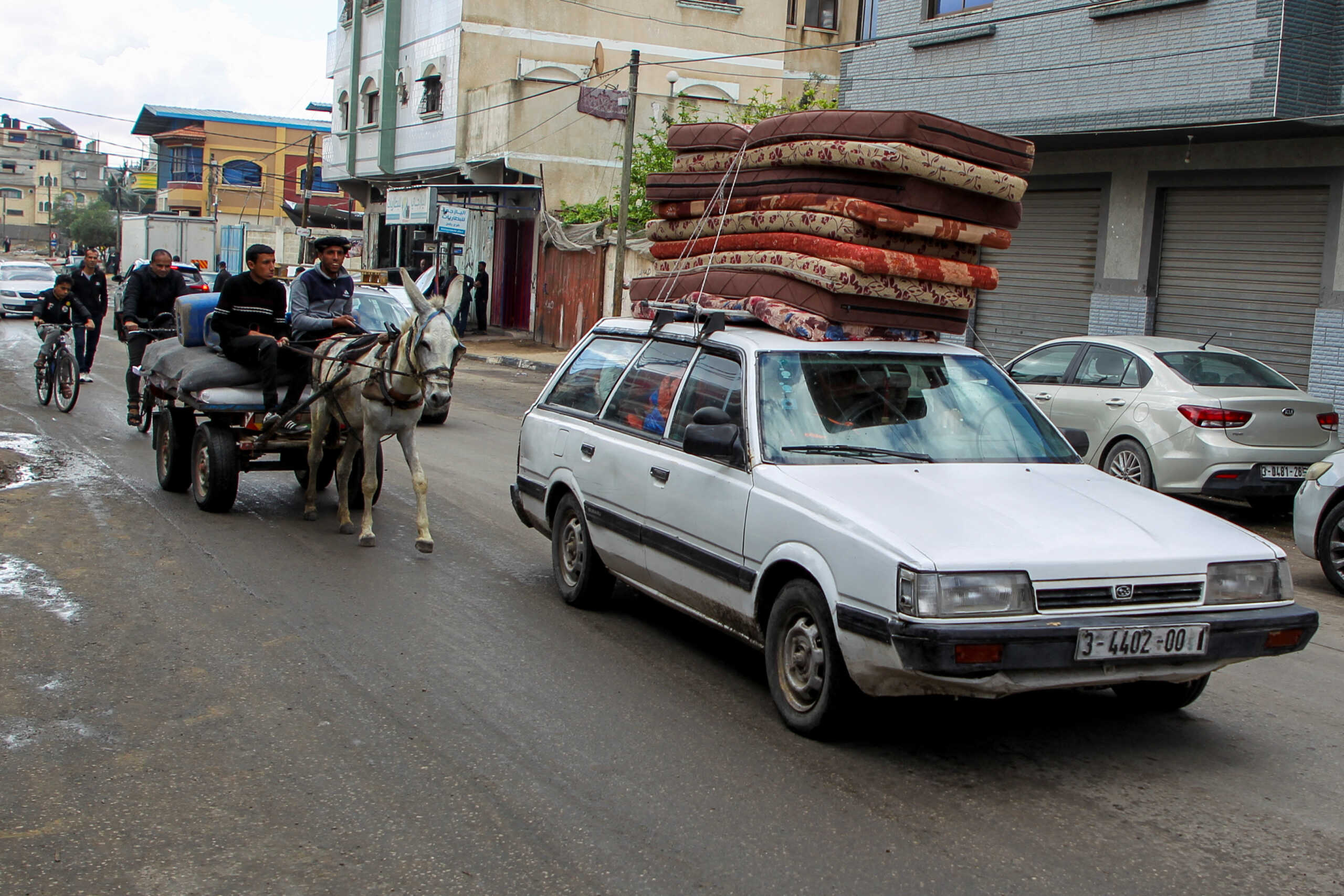 People flee the eastern parts of Rafah after the Israeli military began evacuating Palestinian civilians ahead of a threatened assault on the southern Gazan city, amid the ongoing conflict between Israel and Hamas, in Rafah, in the southern Gaza Strip May 6, 2024. REUTERS