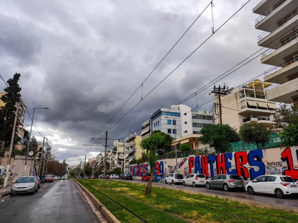 Καιρός: Οι βροχές ξεκινούν από τα δυτικά, πιο έντονες τα ξημερώματα – Επιστρέφει η αφρικανική σκόνη, 5 περιοχές στο «στόχαστρο»