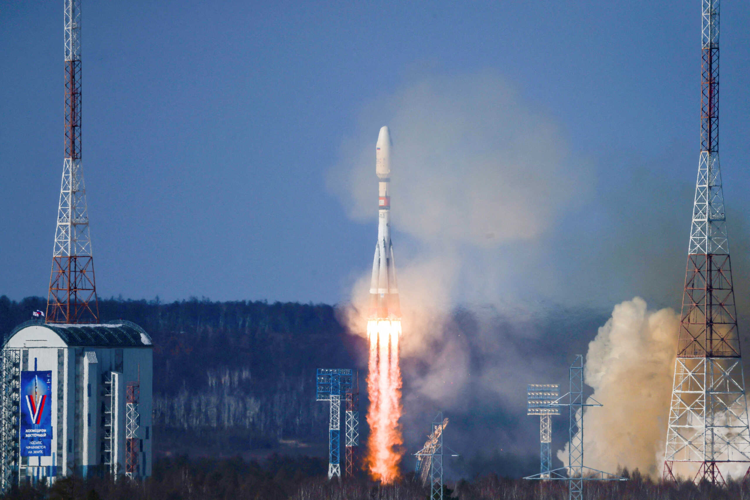Οι ΗΠΑ κατηγορούν τη Ρωσία πως εκτόξευσε διαστημικό όπλο σε τροχιά δορυφόρου της Ουάσινγκτον