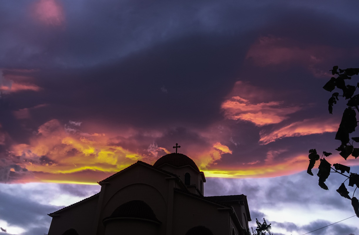 Fire Rainbow: Ποιο είναι το σπάνιο φυσικό φαινόμενο – Η ανάρτηση Κολυδά