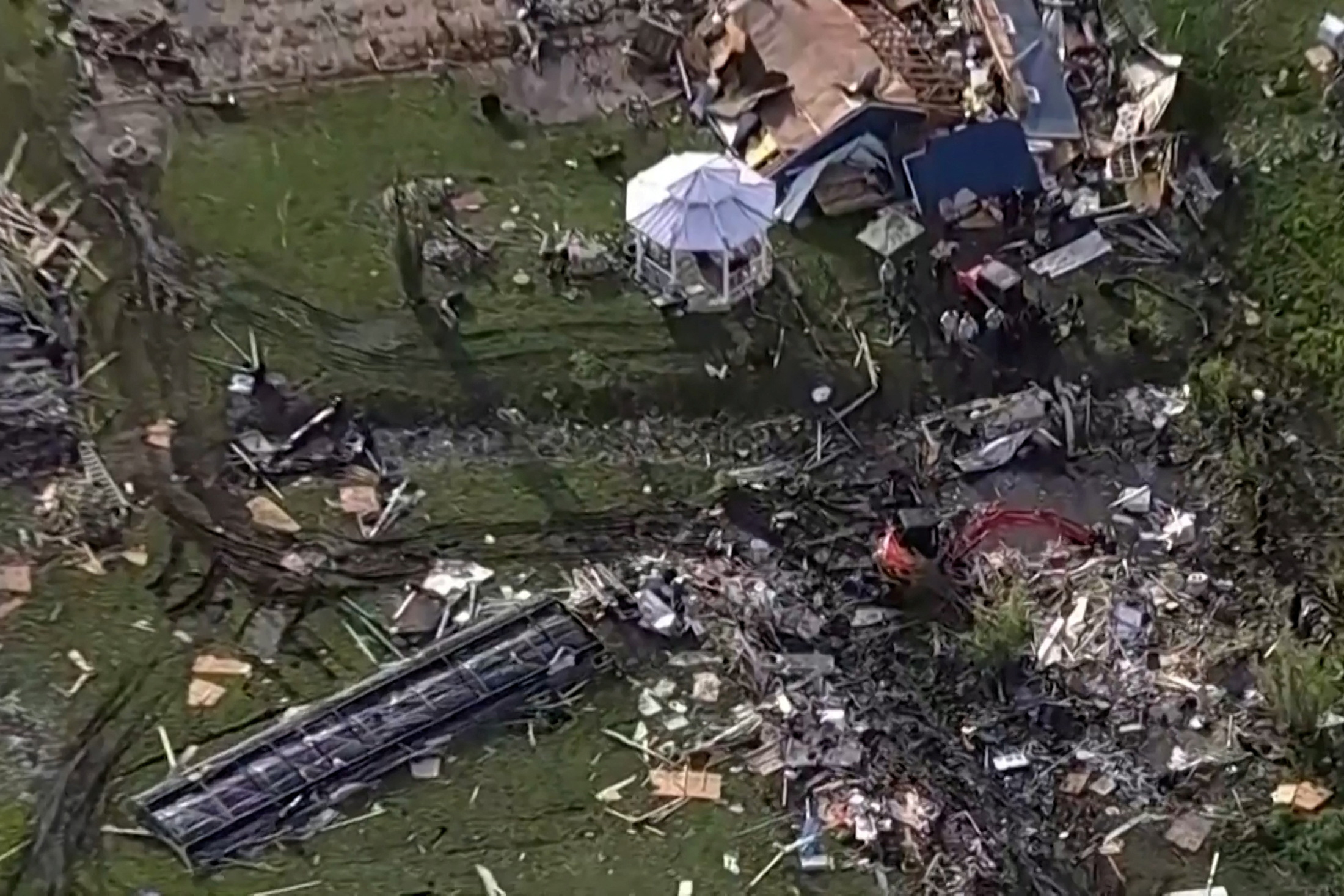Εικόνες απόλυτης καταστροφής στις ΗΠΑ: 14 νεκροί από ανεμοστρόβιλους σε Τέξας, Αρκάνσας, Οκλαχόμα και Κεντάκι