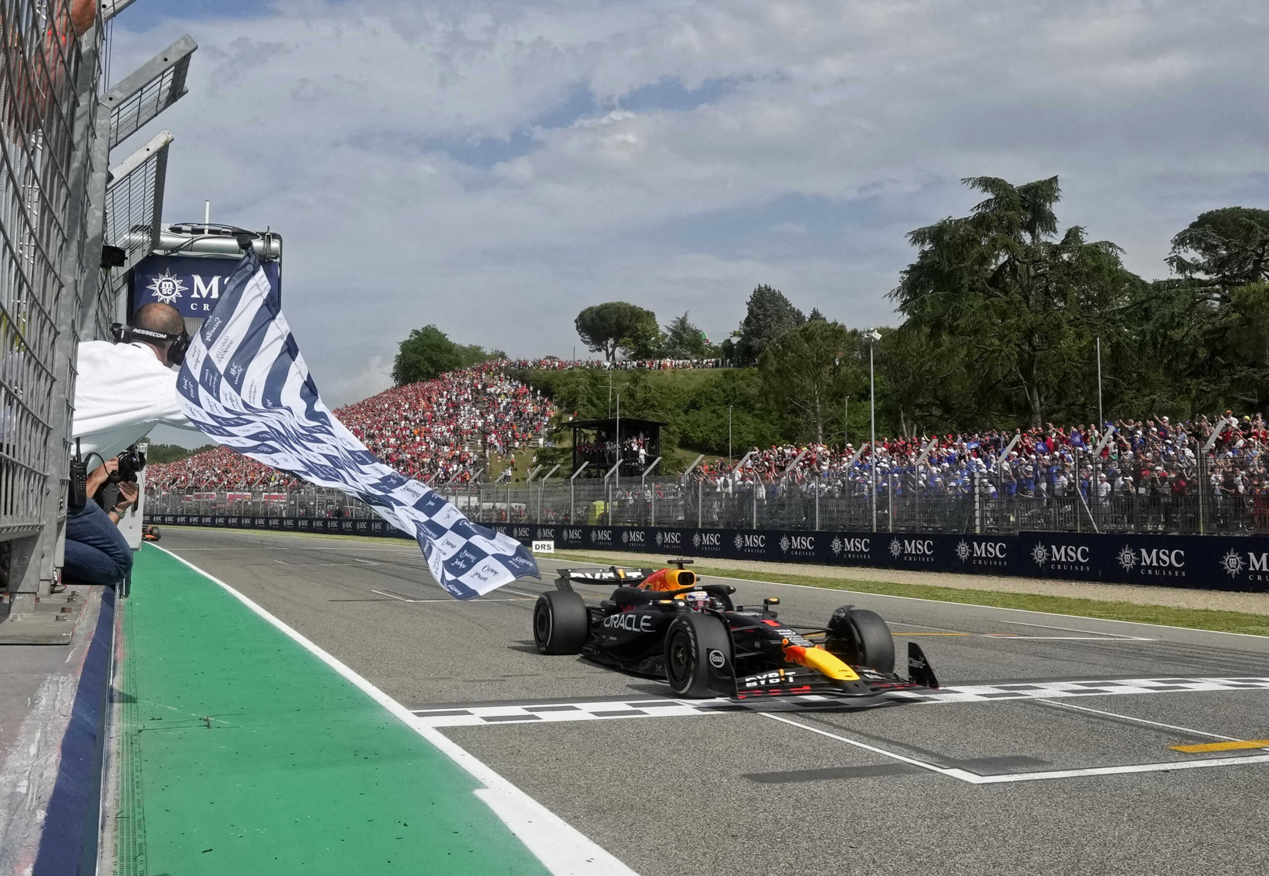 Formula 1: Ο Μαξ Φερστάπεν πήρε τη νίκη στην Ίμολα με τη Red Bull