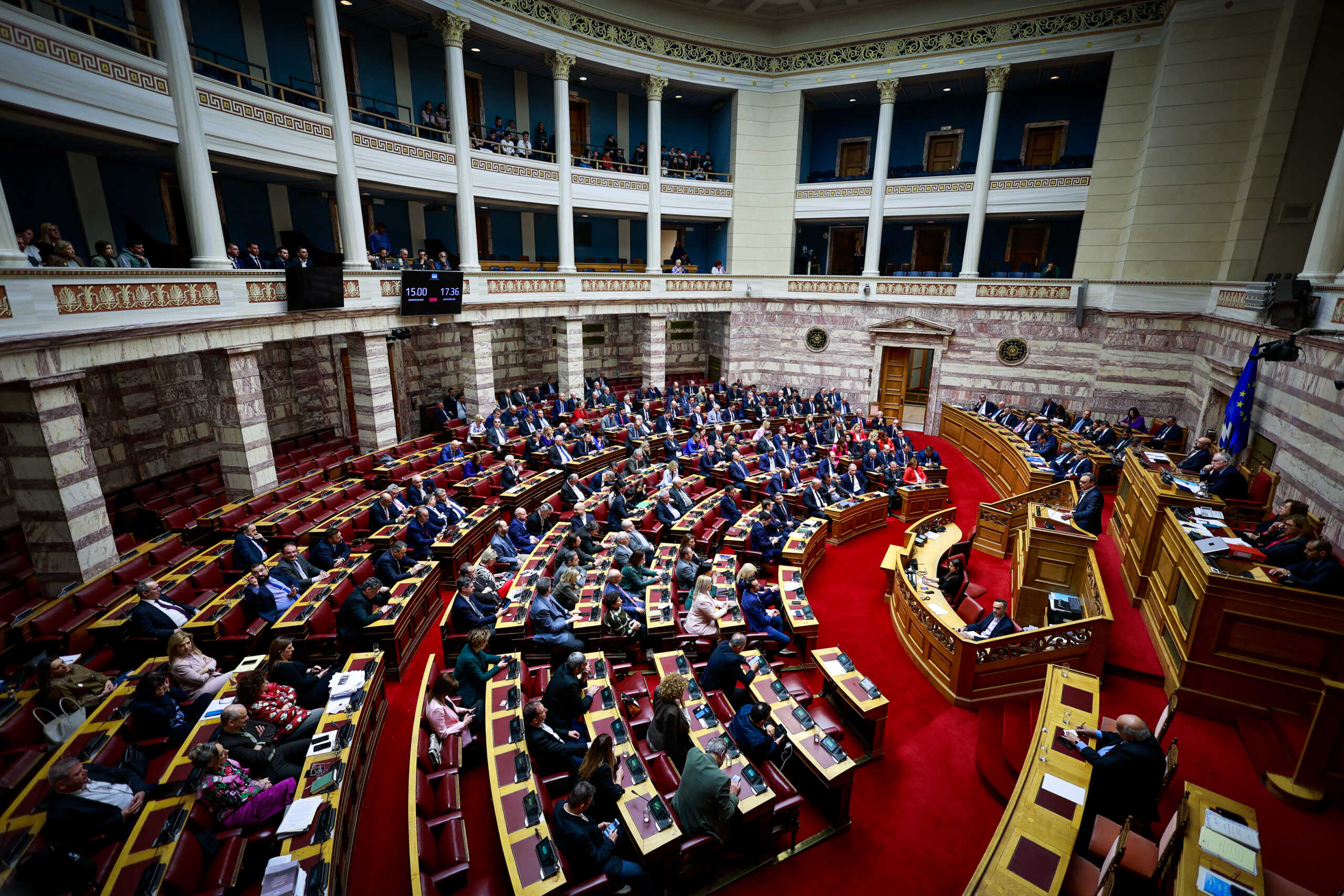 Στη Βουλή η δικογραφία για τα Τέμπη – Ποια μέλη της κυβέρνησης περιλαμβάνει