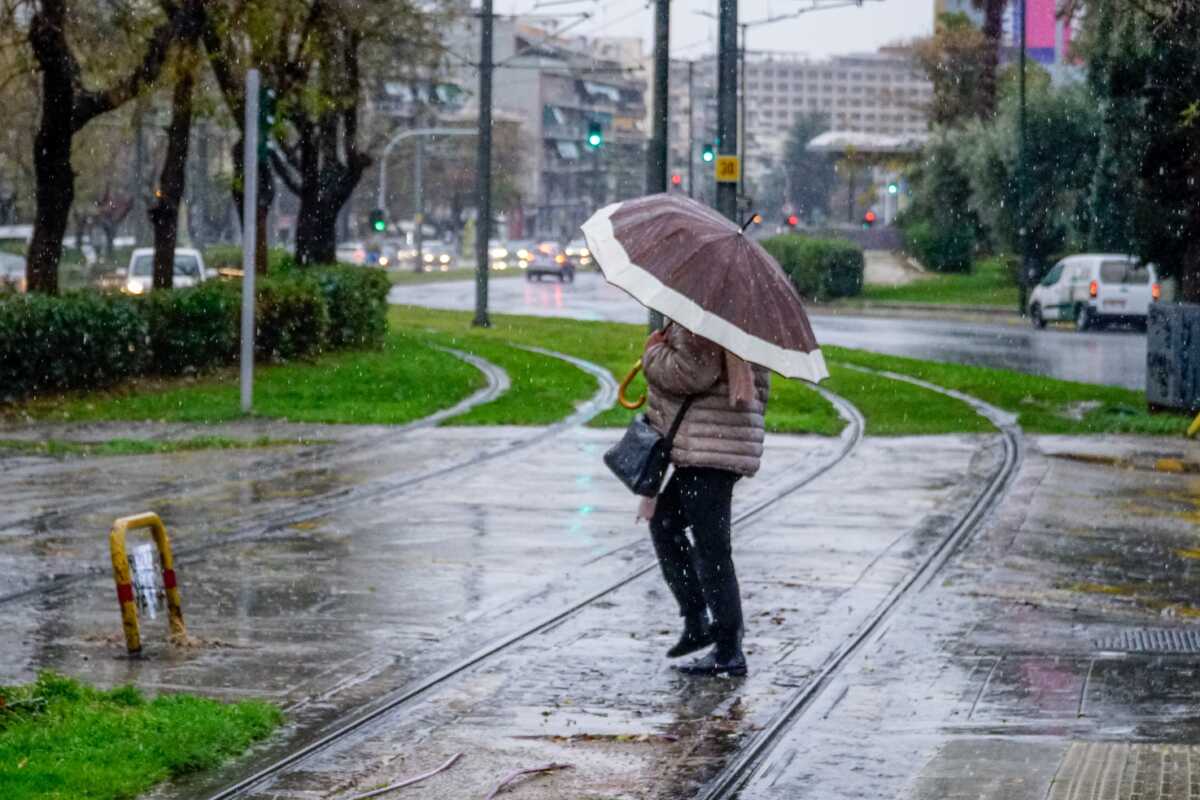 Καιρός: Συνεχίζονται οι βροχές – Νότες ηλιοφάνειας από το Σάββατο