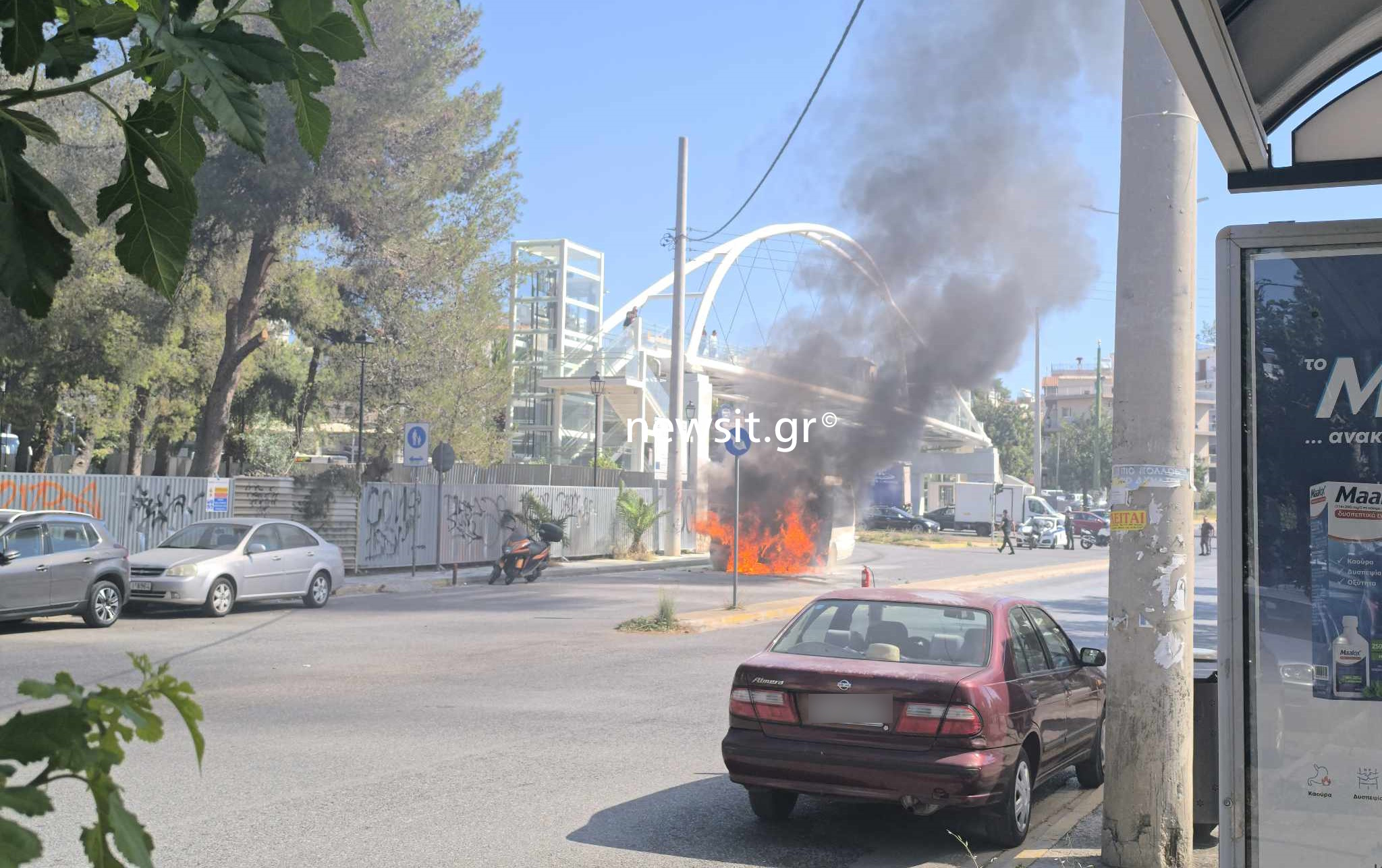 Χαϊδάρι: Τουριστικό λεωφορείο τυλίχθηκε στις φλόγες εν κινήσει στη Λεωφόρο Αθηνών