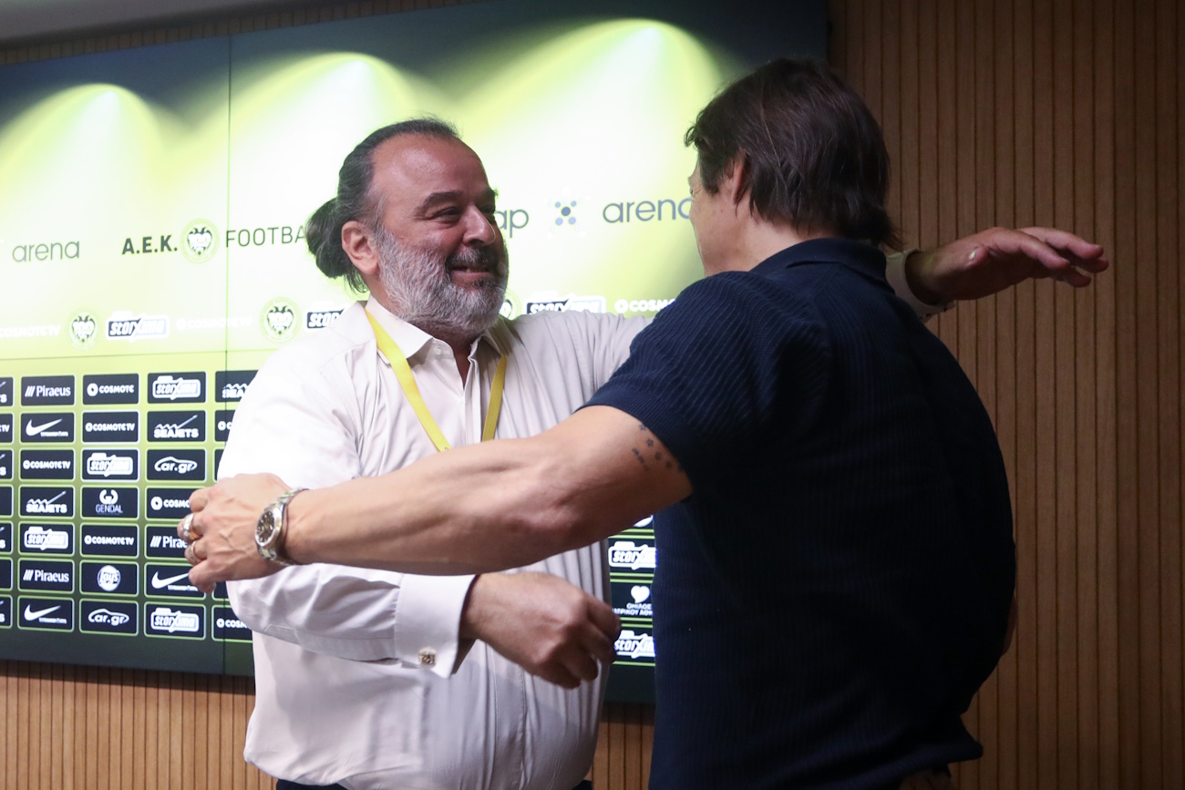 Μάριος Ηλιόπουλος: Το μήνυμα προς τον Ματίας Αλμέιδα και η μεγάλη αγκαλιά με τον προπονητή της ΑΕΚ