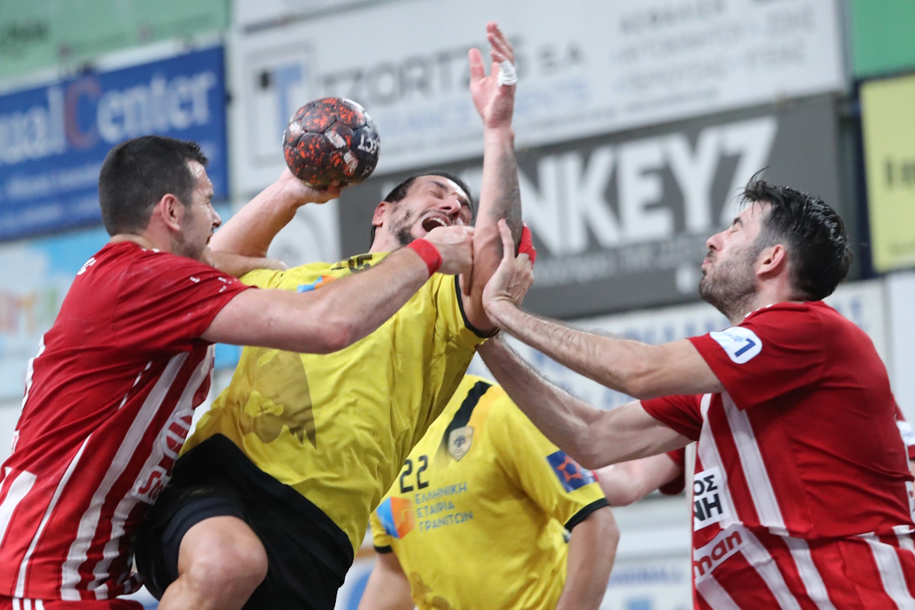 Ολυμπιακός – ΑΕΚ 33-29: Ερυθρόλευκος ο τίτλος στην Handball Premier