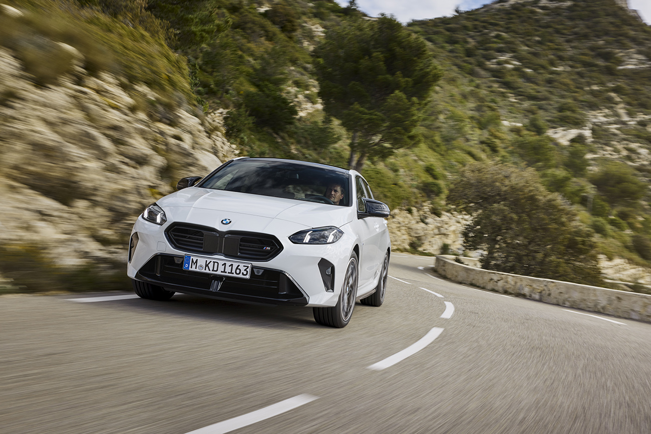 Η νέα BMW Σειρά 1 ενισχύει το προφίλ της ως το πιο σπορ μοντέλο στο περιβάλλον του ανταγωνισμού