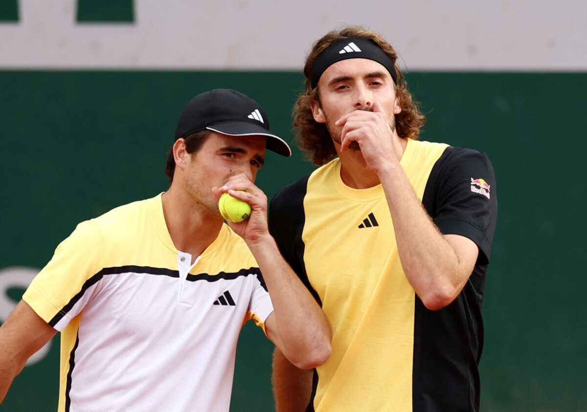Πέτρος και Στέφανος Τσιτσιπάς τιμωρήθηκαν με χρηματικό πρόστιμο για παραβιάσεις κανονισμών στο Roland Garros