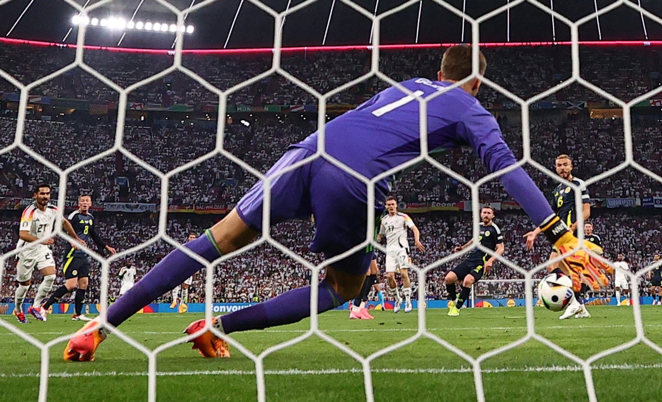 Soccer Football - Euro 2024 - Group A - Germany v Scotland - Munich Football Arena, Munich, Germany - June 14, 2024  Germany's Florian Wirtz scores their first goal past Scotland's Angus Gunn REUTERS