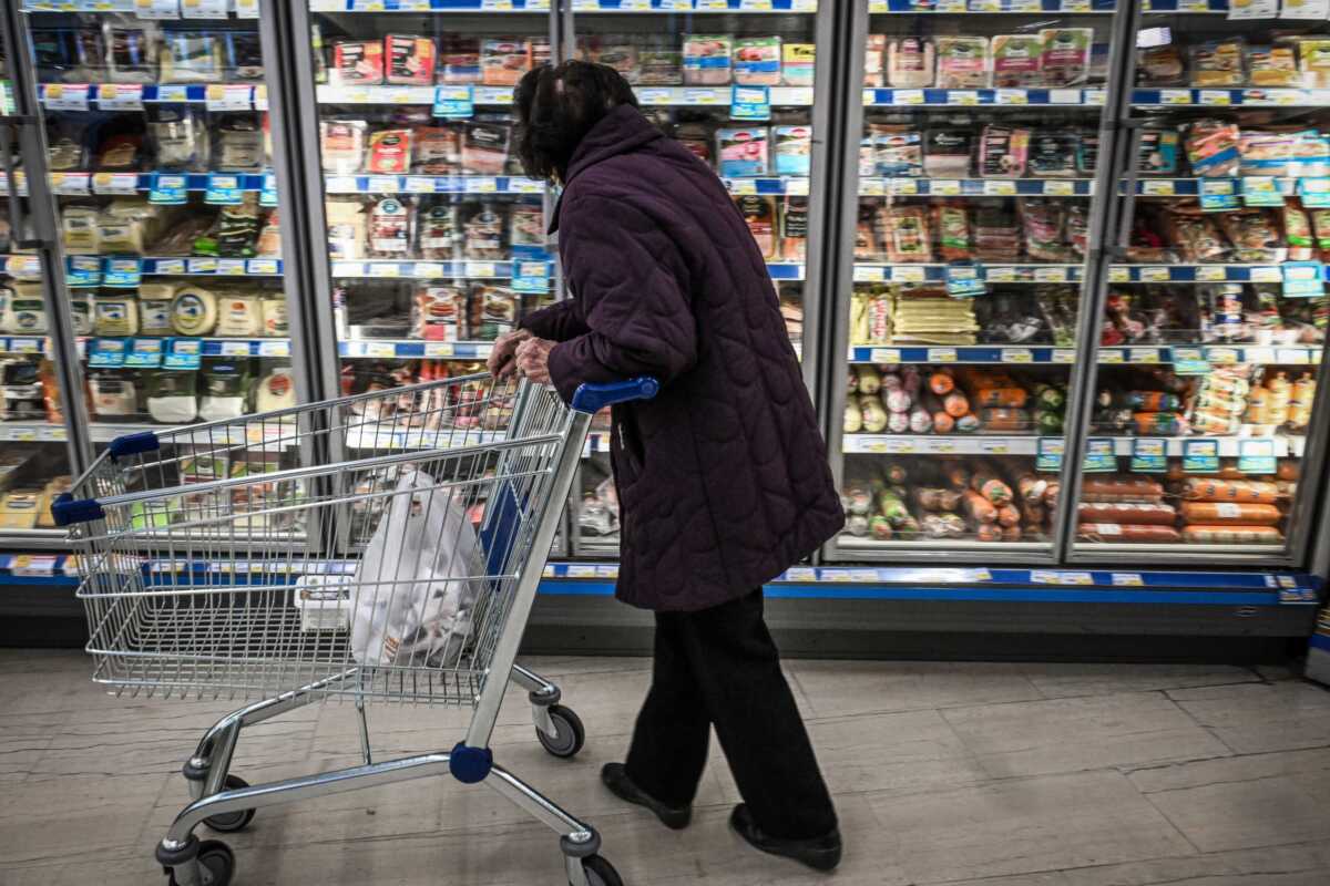 Ακρίβεια: Έρχονται νέα μέτρα κατά της αύξησης των τιμών – Θα αφορούν 100 βασικά προϊόντα διατροφής