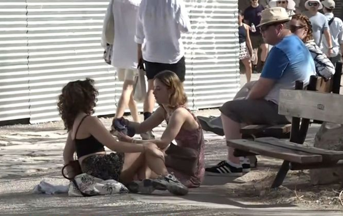 Καύσωνας: Λιποθύμησε τουρίστρια από τη ζέστη στην Ακρόπολη