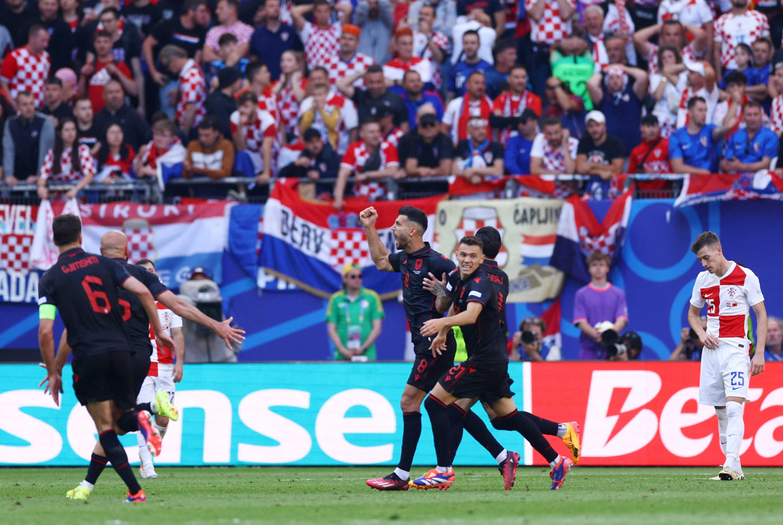Κροατία – Αλβανία 2-2: Ισοπαλία μετά από φοβερό παιχνίδι και γκολ στις καθυστερήσεις από τους Αλβανούς