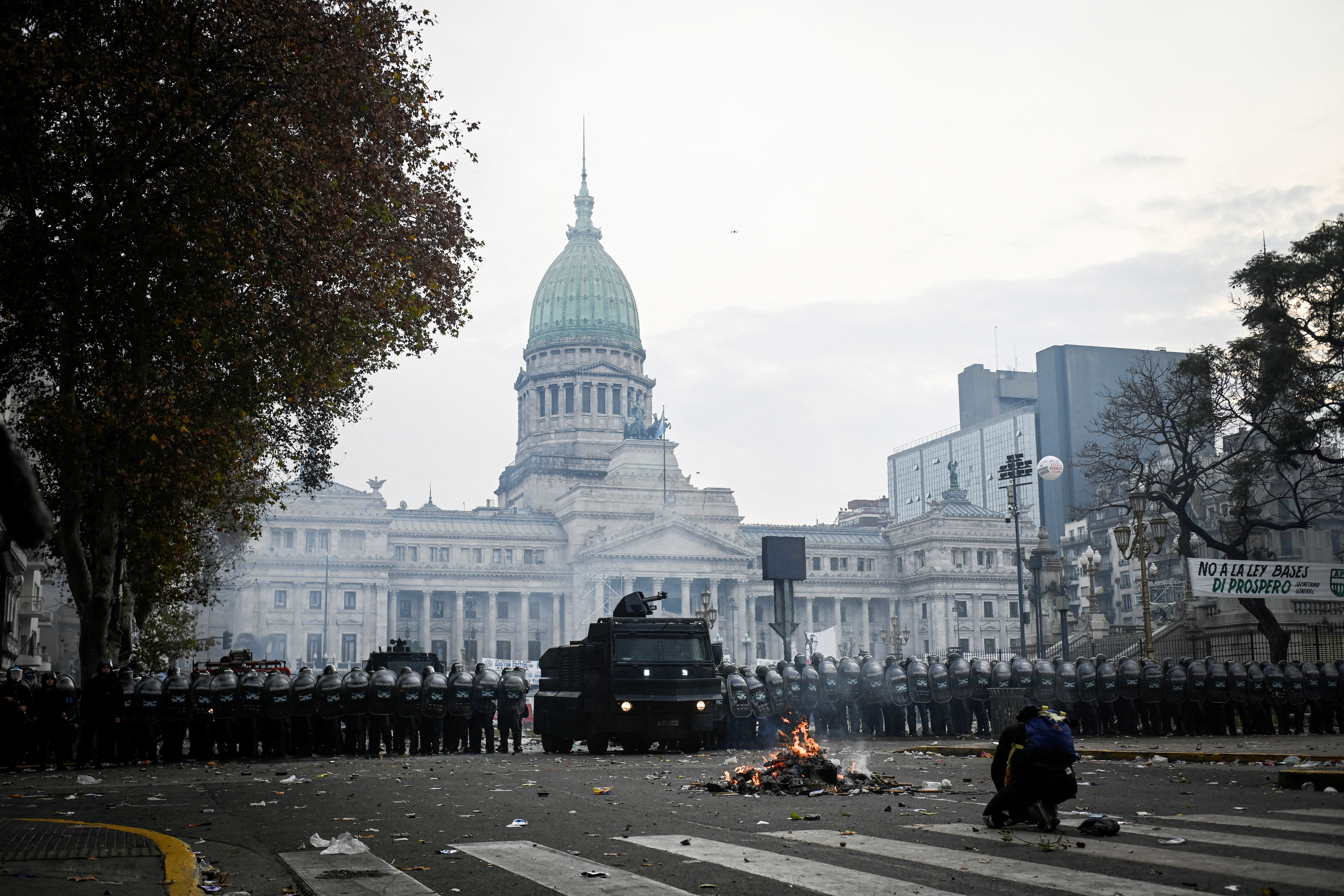 Αργεντινή: Ψηφίστηκε το νέο πακέτο μεταρρυθμίσεων παρά την κοινωνική έκρηξη – Με το ΔΝΤ συναντάται ο Μιλέι