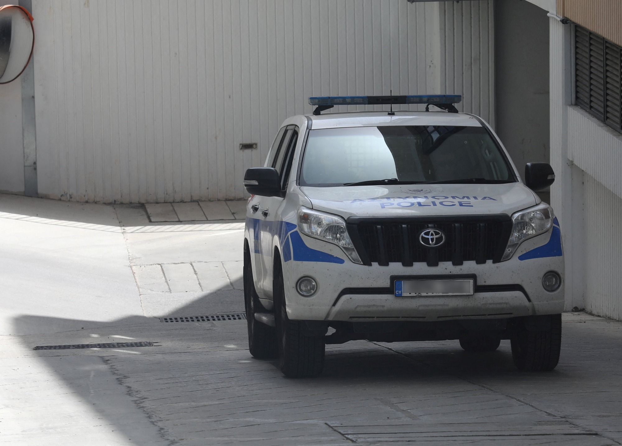Κύπρος: Άγριο έγκλημα στην Λάρνακα – Βρέθηκε νεκρός μέσα σε συνεργείο αυτοκινήτων, αναζητείται ο ιδιοκτήτης