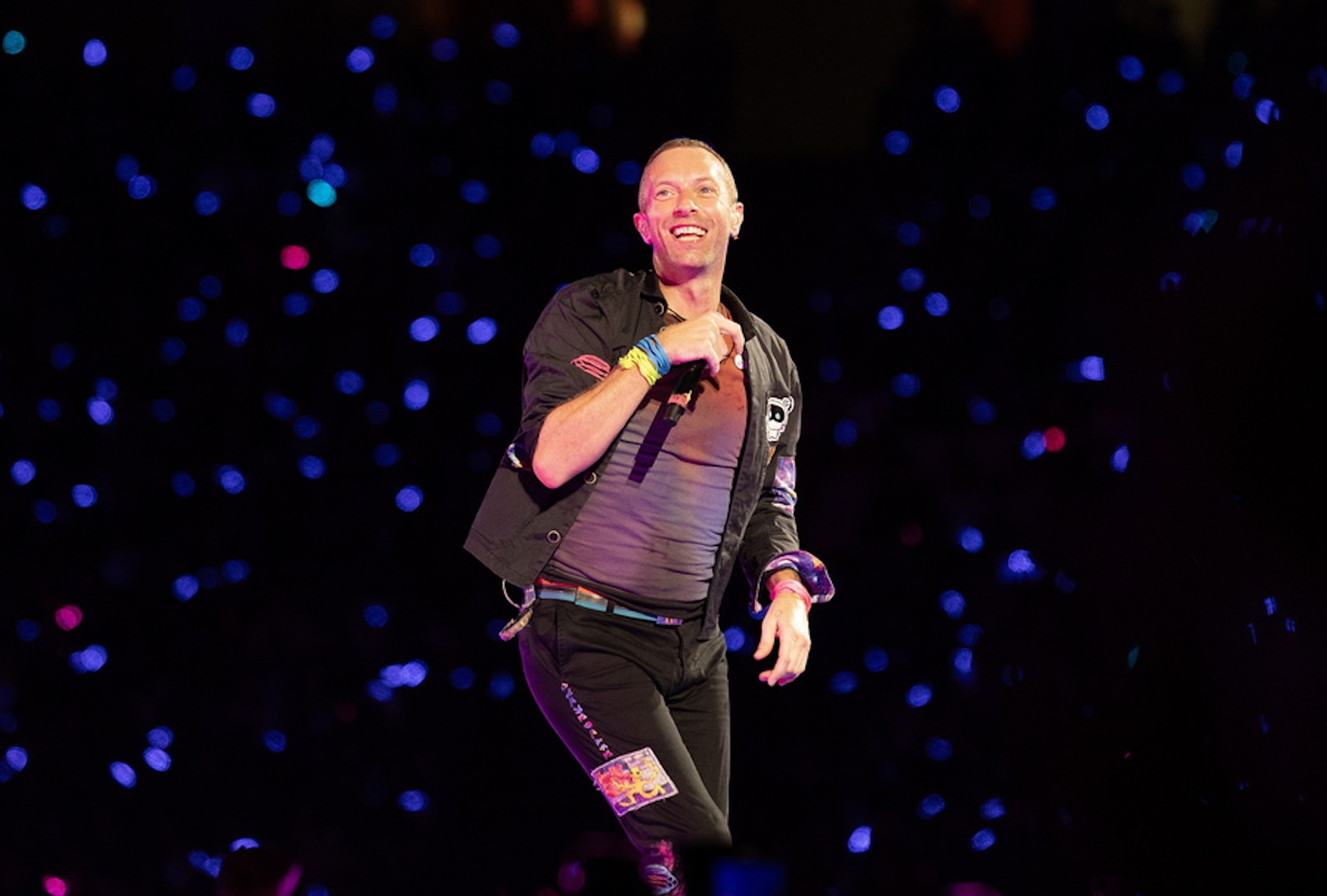 «First time» στην Ελλάδα, με εκπλήξεις και νέο τραγούδι οι Coldplay – Ο… δεκάλογος για τη μεγάλη βραδιά στο ΟΑΚΑ