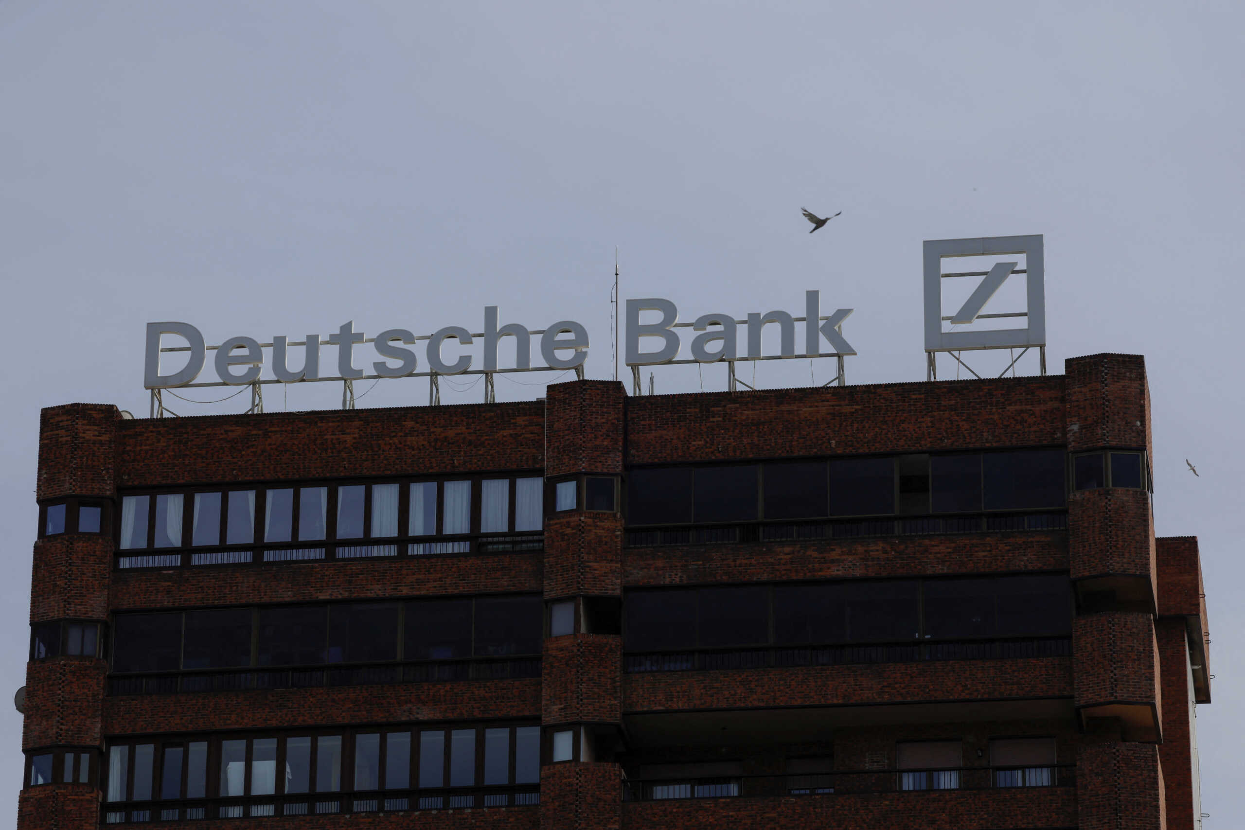 Η Deutsche Bank θα αγοράσει αεροπορικά δάνεια ύψους 1,7 δισ. ευρώ από τη NordLB