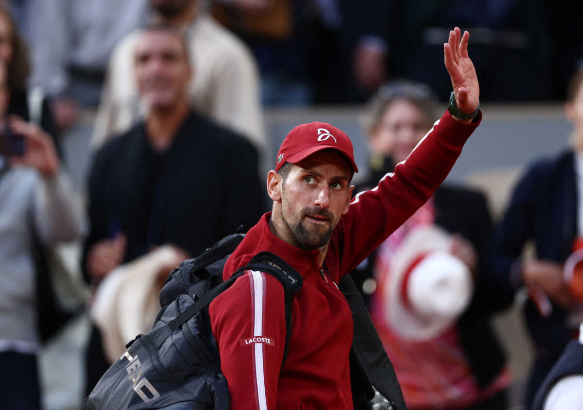 Roland Garros: Αποσύρθηκε ο Νόβακ Τζόκοβιτς και δεν θα παίξει στα προημιτελικά λόγω τραυματισμού