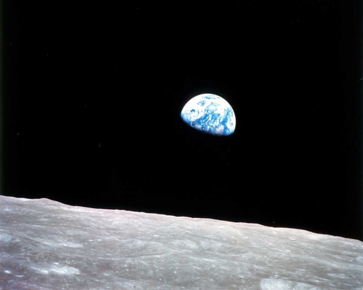 Apollo 8: Νεκρός ο αστροναύτης που τράβηξε την πρώτη έγχρωμη φωτογραφία της Γης – Έπεσε το αεροπλάνο που πιλόταρε