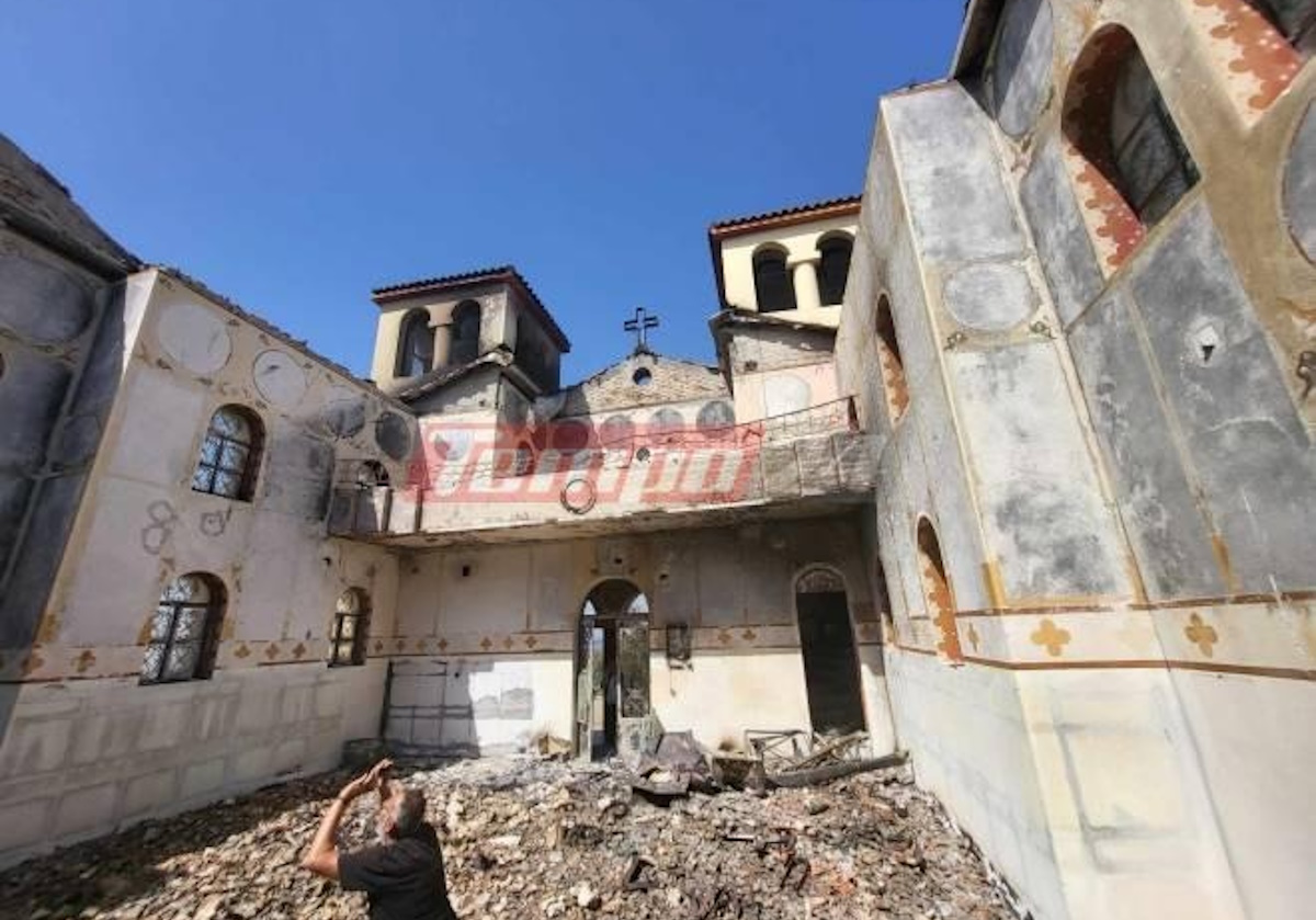 Φωτιά στην Ηλεία: Κάηκε εκκλησία στο χωριό Απιδούλα – Έλιωσαν και τα μανουάλια