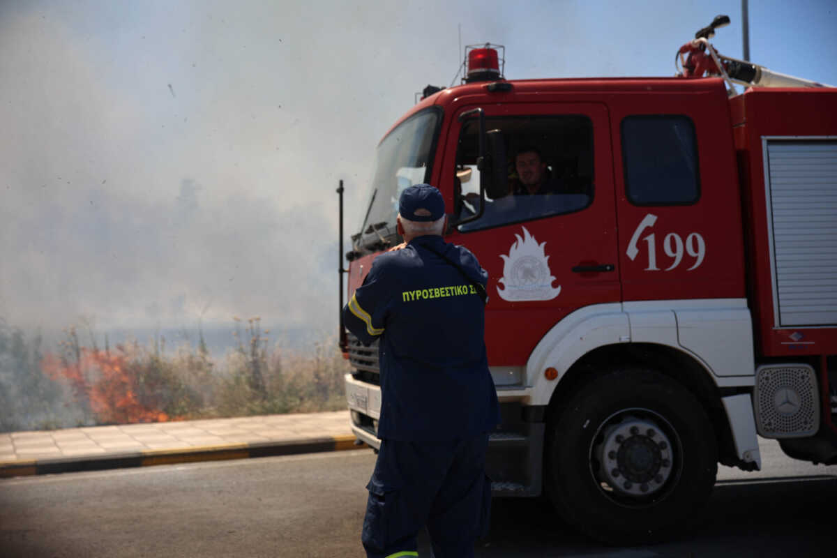 Φωτιά στη Λέσβο στην περιοχή Νυφίδα: Ισχυρές δυνάμεις της Πυροσβεστικής στο σημείο