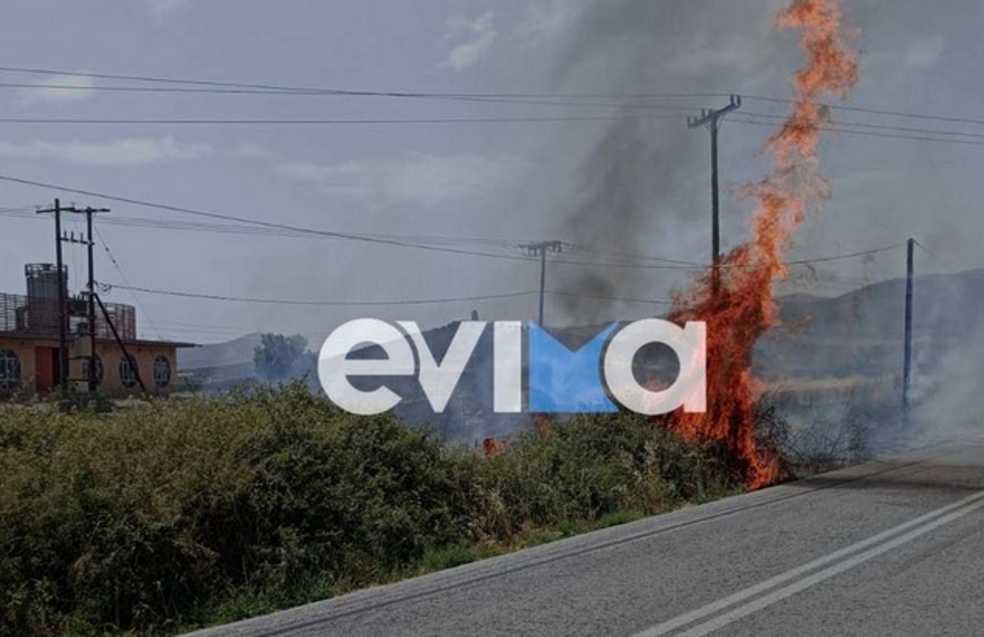 Φωτιά στην Εύβοια κοντά σε σπίτια και επιχειρήσεις στα Λέπουρα