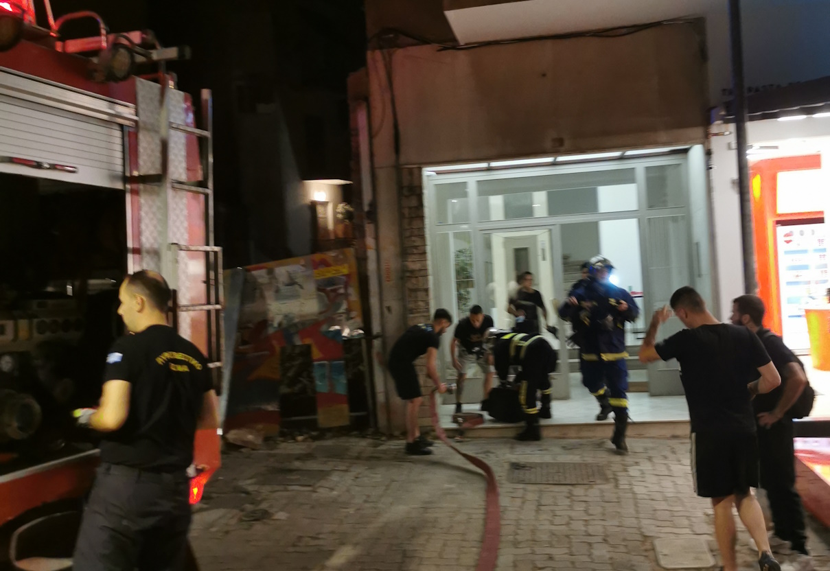 Κυψέλη: Φωτιά σε διαμέρισμα στη Φωκίωνος Νέγρη – Απεγκλωβίστηκαν δύο ένοικοι