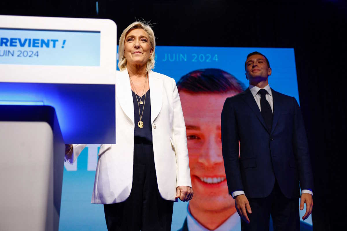 Γαλλία – Ζορντάν Μπαρντελά: Το δεξί χέρι της Μαρίν Λε Πεν που «υποχρέωσε» τον Εμανουέλ Μακρόν να προκηρύξει πρόωρες εκλογές