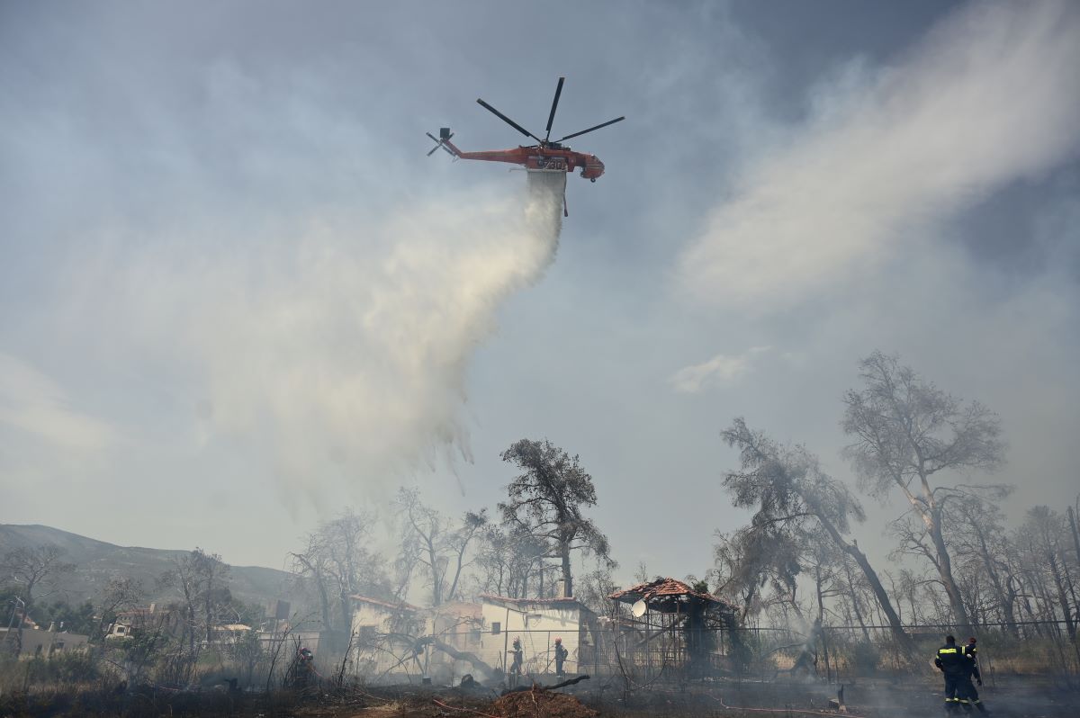 Ρέθυμνο: Φωτιά στα Κάτω Σακτούρια, μήνυμα του 112 στους κατοίκους να παραμείνουν σε ετοιμότητα