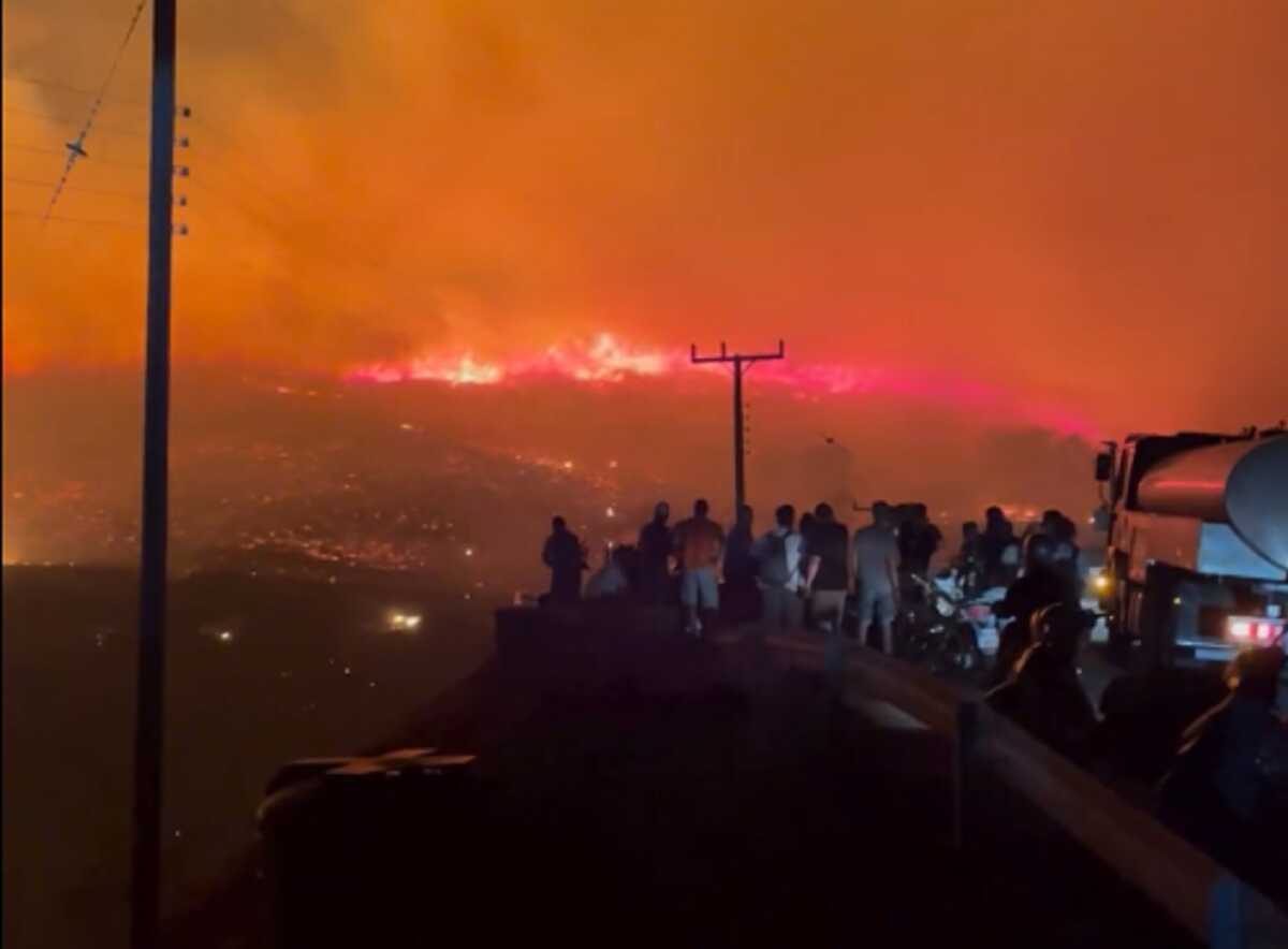 Φωτιά στη Σέριφο: Εφιαλτικό βράδυ, στις φλόγες το νοτιοδυτικό τμήμα του νησιού