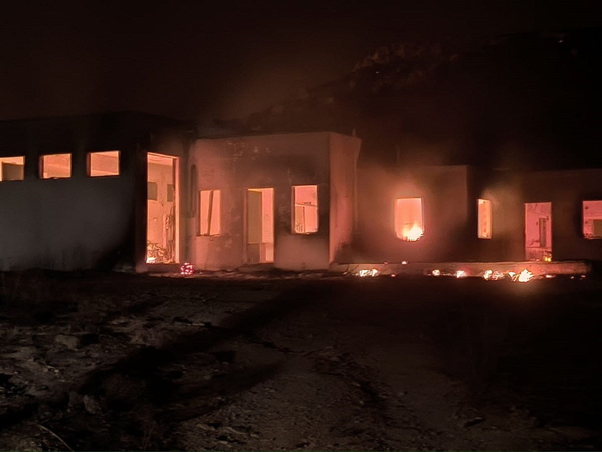 Φωτιά στη Σέριφο: Πύρινο μέτωπο 15 χιλιομέτρων – «Έχουν καεί σπίτια, αποθήκες, εξοχικά, εκκλησίες»