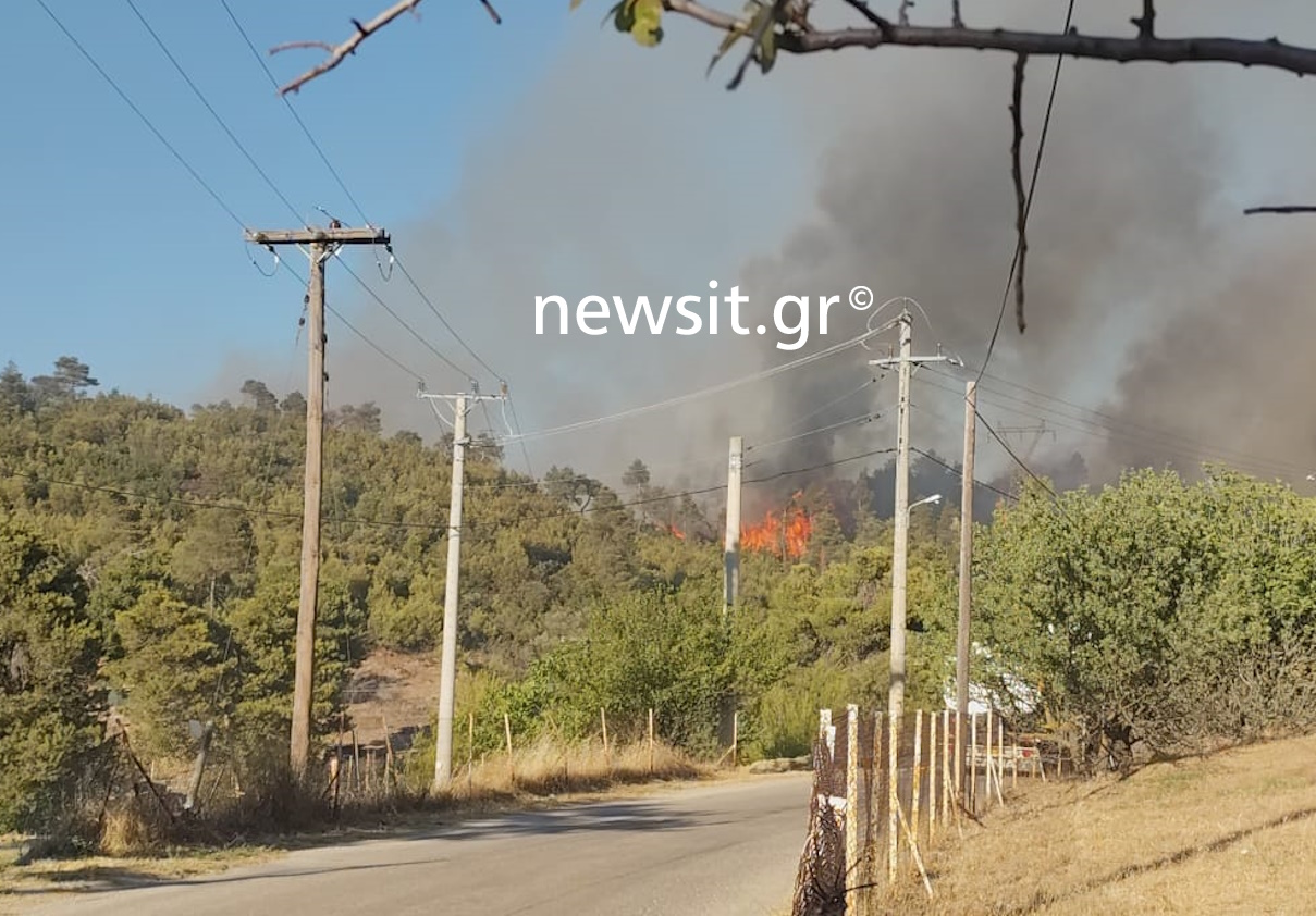 Φωτιά στη Σταμάτα, εντολή εκκένωσης σε Αμυγδαλέζα, Γαλήνη και Ροδόπολη
