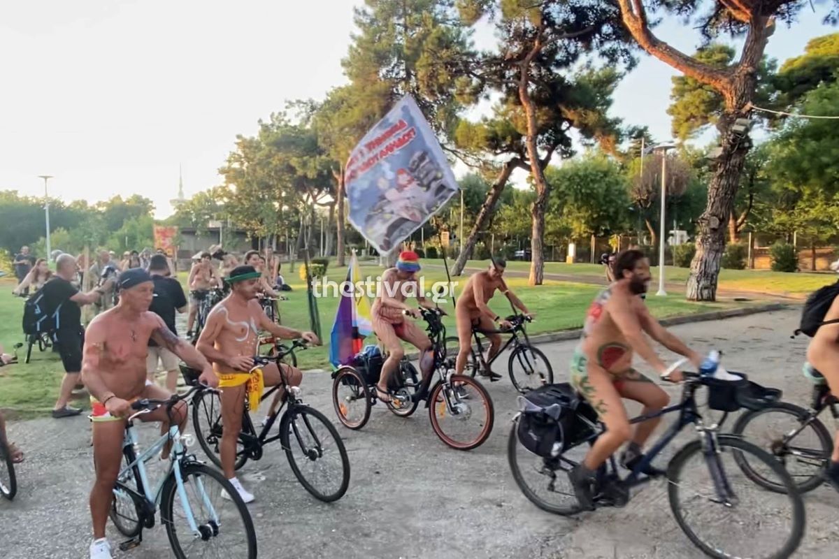 Θεσσαλονίκη: Γέμισε η πόλη με γυμνούς ποδηλάτες – Ορθοπεταλιές διαμαρτυρίας για το περιβάλλον και τη βία