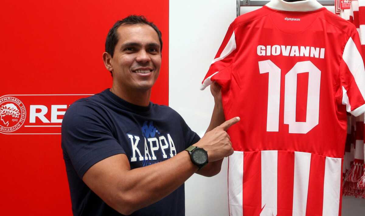 Ο Κυριάκος Καραταΐδης τίμησε τον Τζιοβάνι για την προσφορά του στο ποδόσφαιρο