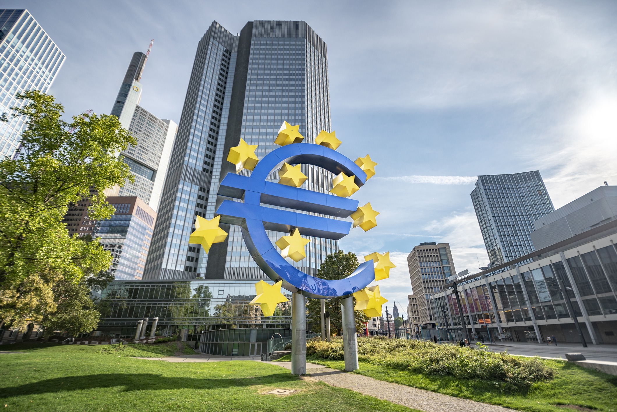Το εκλογικό αποτέλεσμα και η πολιτική αναταραχή που ακολουθεί, απειλεί να συμπαρασύρει τις δυνατότητες παρέμβασης της ΕΚΤ