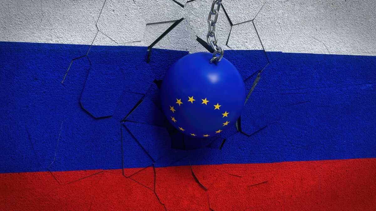 EE: Νέο πακέτο οικονομικών κυρώσεων κατά της Ρωσίας – Στο στόχαστρο η μεταφόρτωση LNG και το ρωσικό σύστημα διεθνών πληρωμών