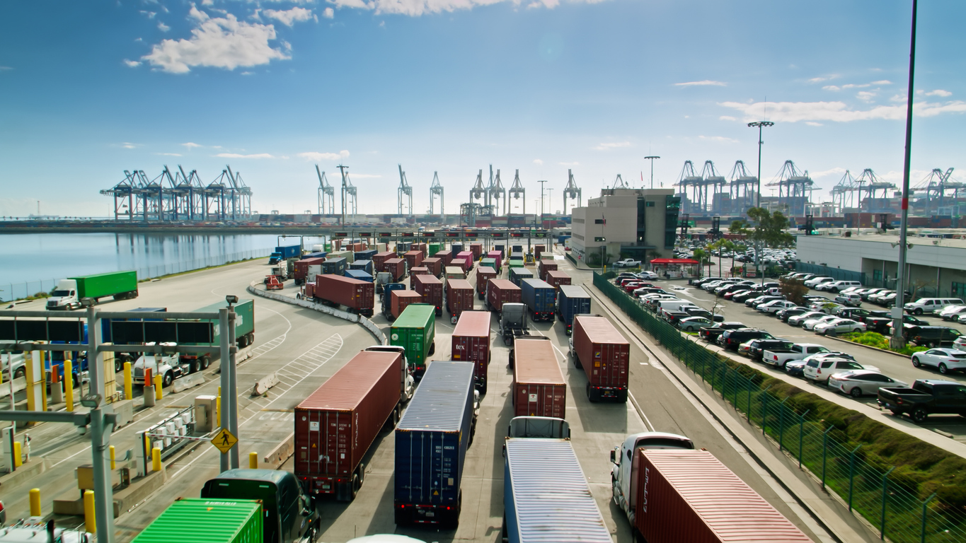 Εξαγωγές: Αυξήθηκαν κατά 11,1% τον Απρίλιο αλλά το εμπορικό έλλειμμα διευρύνθηκε στα 3 δισ. ευρώ