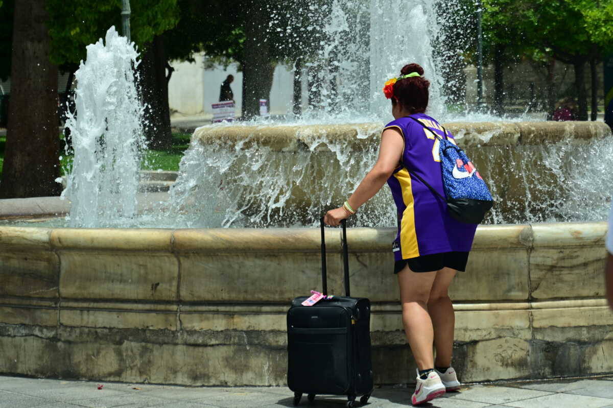 Καιρός σήμερα: Σε κλοιό καύσωνα η χώρα – Στους 41 βαθμούς θα φτάσει η θερμοκρασία