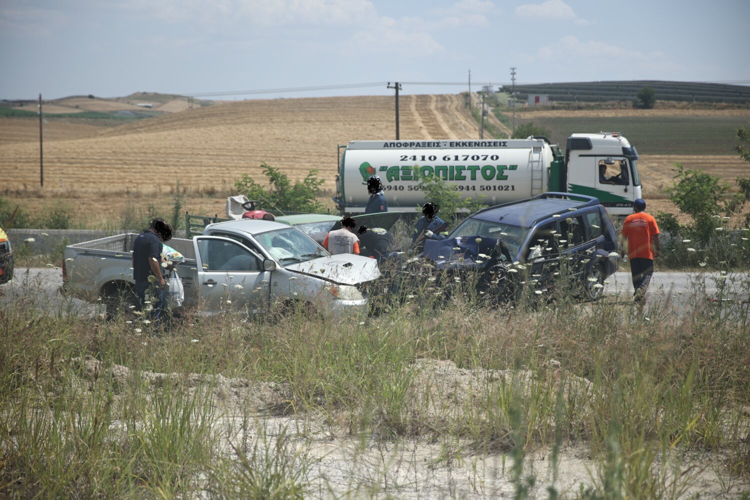 Λάρισα: Καραμπόλα με τρεις τραυματίες, ενεπλάκησαν τρία αυτοκίνητα και ένα φορτηγάκι