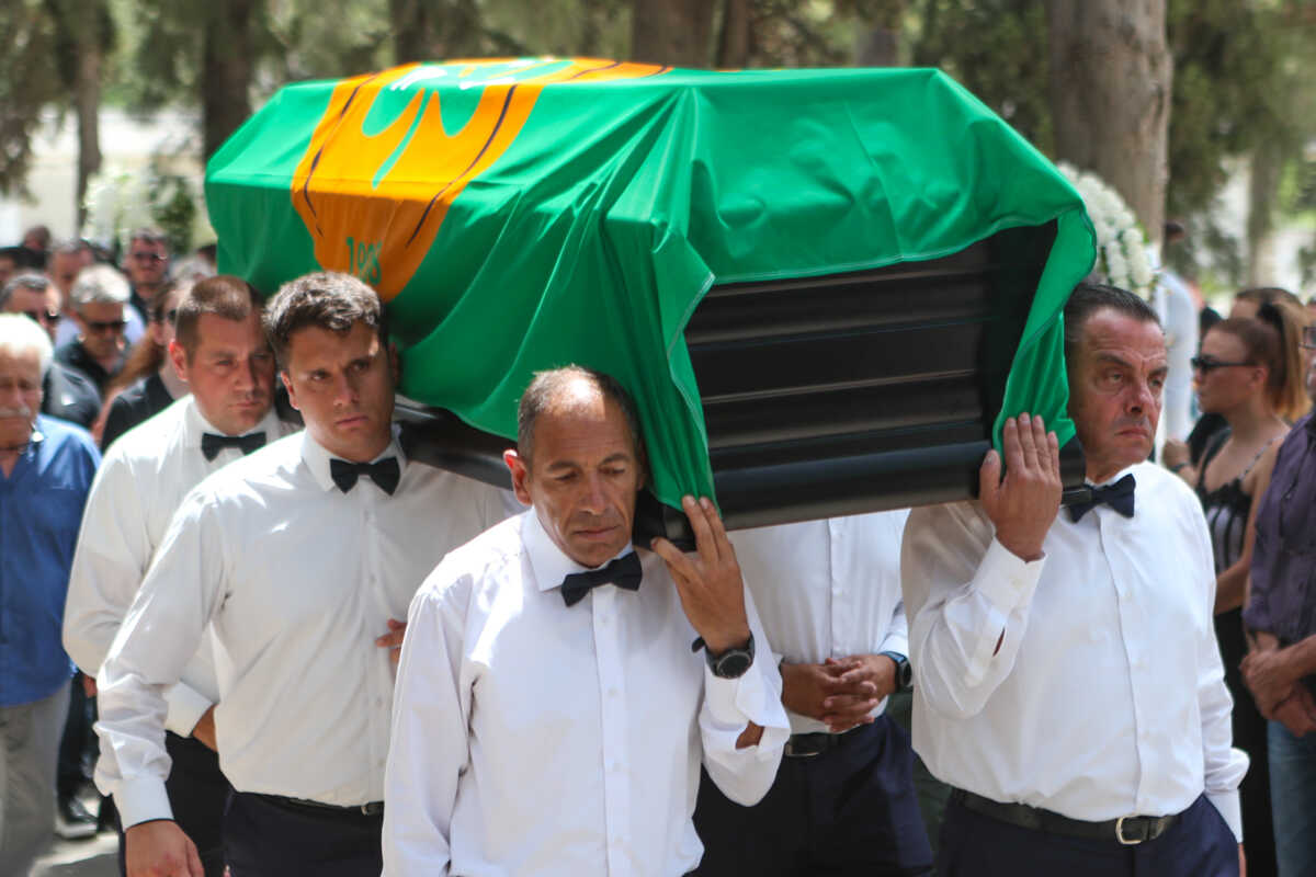 Κηδεία Πάρη Δερμάνη: Σύσσωμος ο Παναθηναϊκός στο τελευταίο αντίο