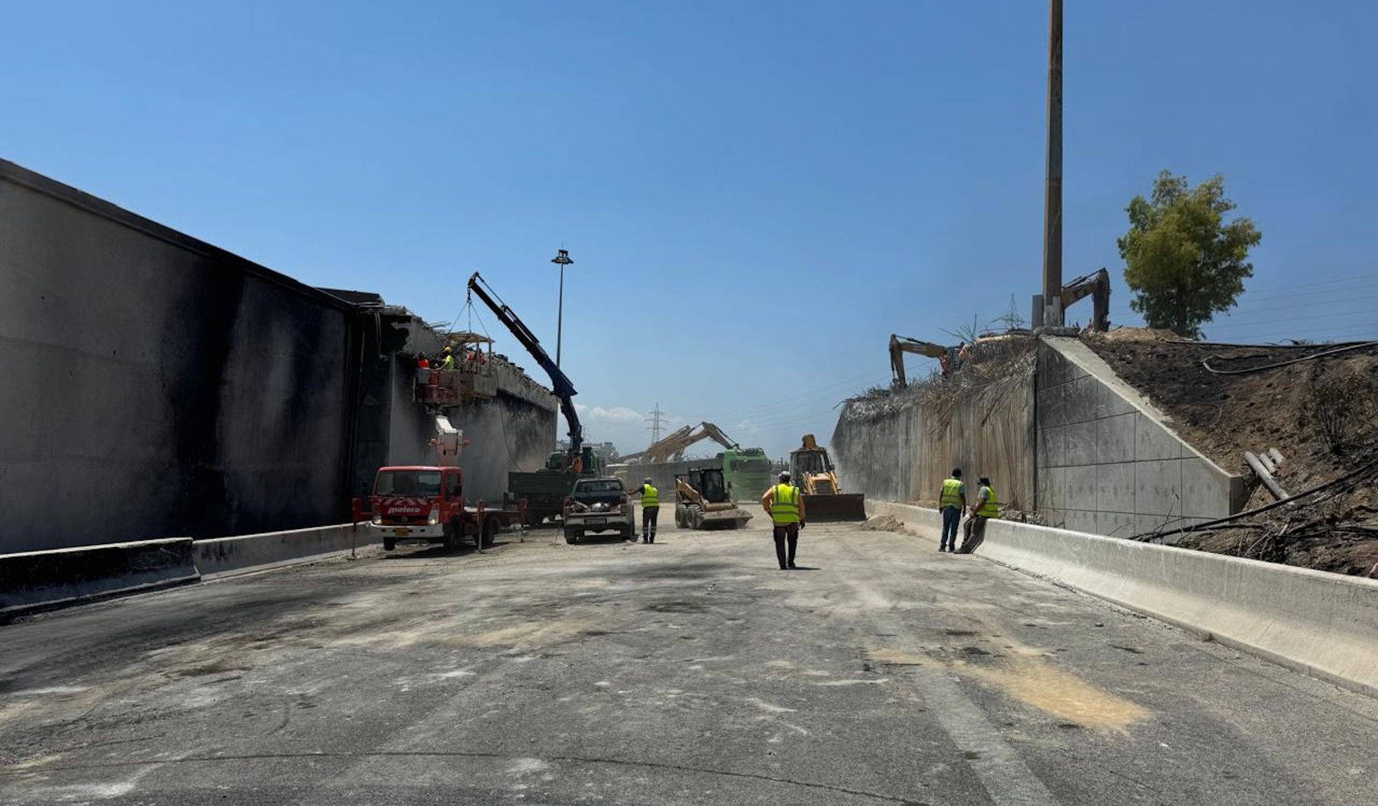 Ισθμός: Ολοκληρώθηκε η κατεδάφιση της γέφυρας στην παλαιά Αθηνών Κορίνθου – Παραδίδεται μία λωρίδα κυκλοφορίας