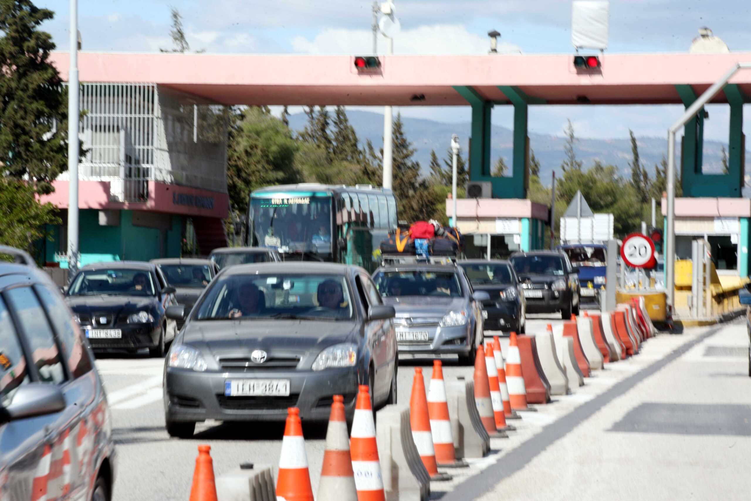 Ανοιχτά τα διόδια στον Ισθμό, μοιράζουν νερά στους οδηγούς – Σε ισχύ οι κυκλοφοριακές ρυθμίσεις στην Αθηνών Κορίνθου