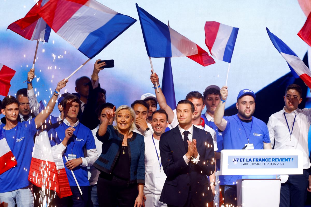 Νίκη Λε Πεν στις βουλευτικές εκλογές αλλά χωρίς κοινοβουλευτική πλειοψηφία «βλέπει» νέα δημοσκόπηση στη Γαλλία