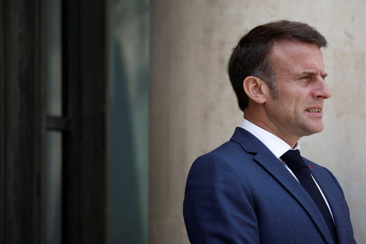 Politico: Πώς θα κυβερνηθεί η Γαλλία με κεντρώο πρόεδρο Μακρόν και ακροδεξιό πρωθυπουργό Μπαρντελά