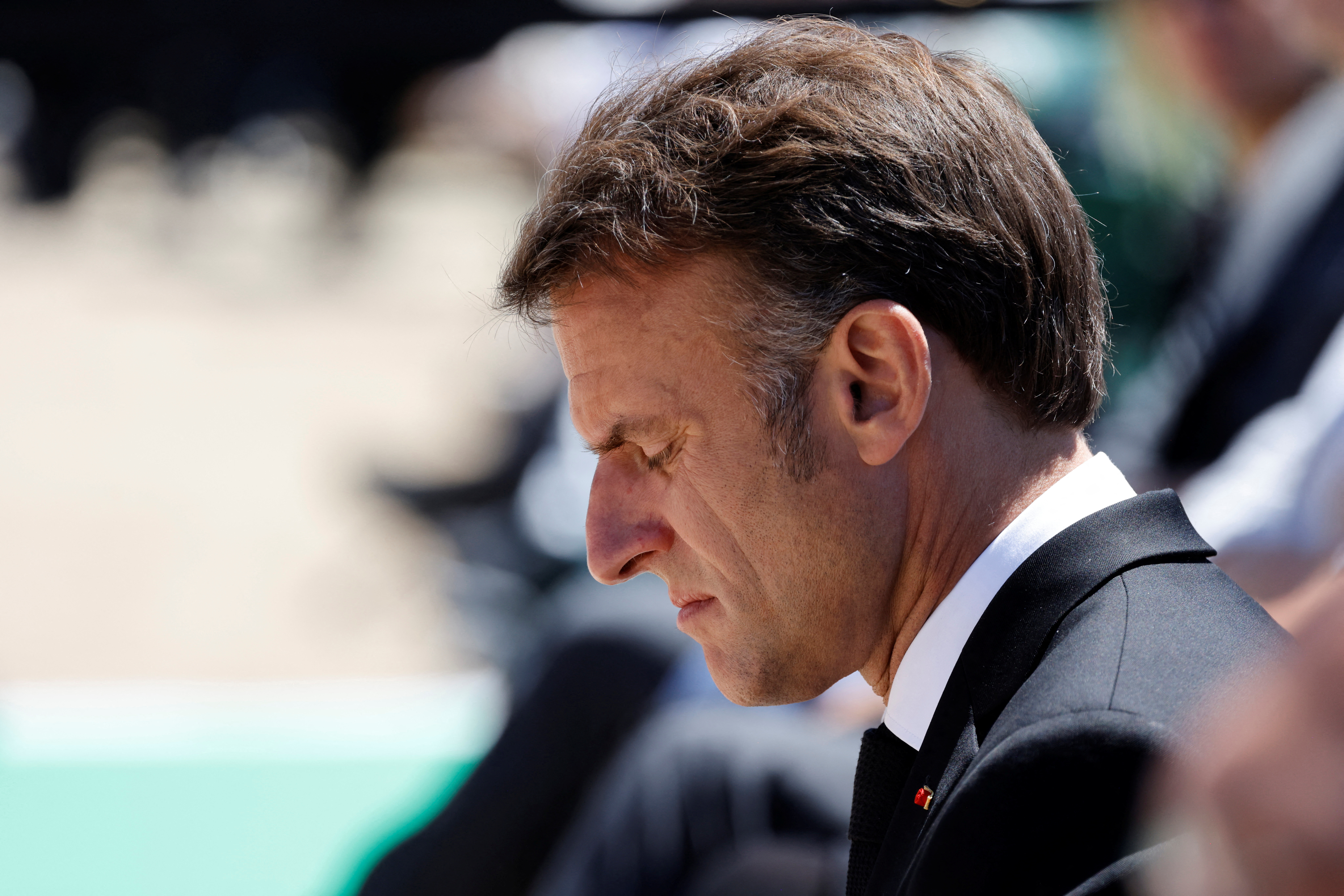 Bloomberg: Η πτώση των γαλλικών ομολόγων οδήγησε στη διάψευση του σχεδίου παραίτησης Μακρόν