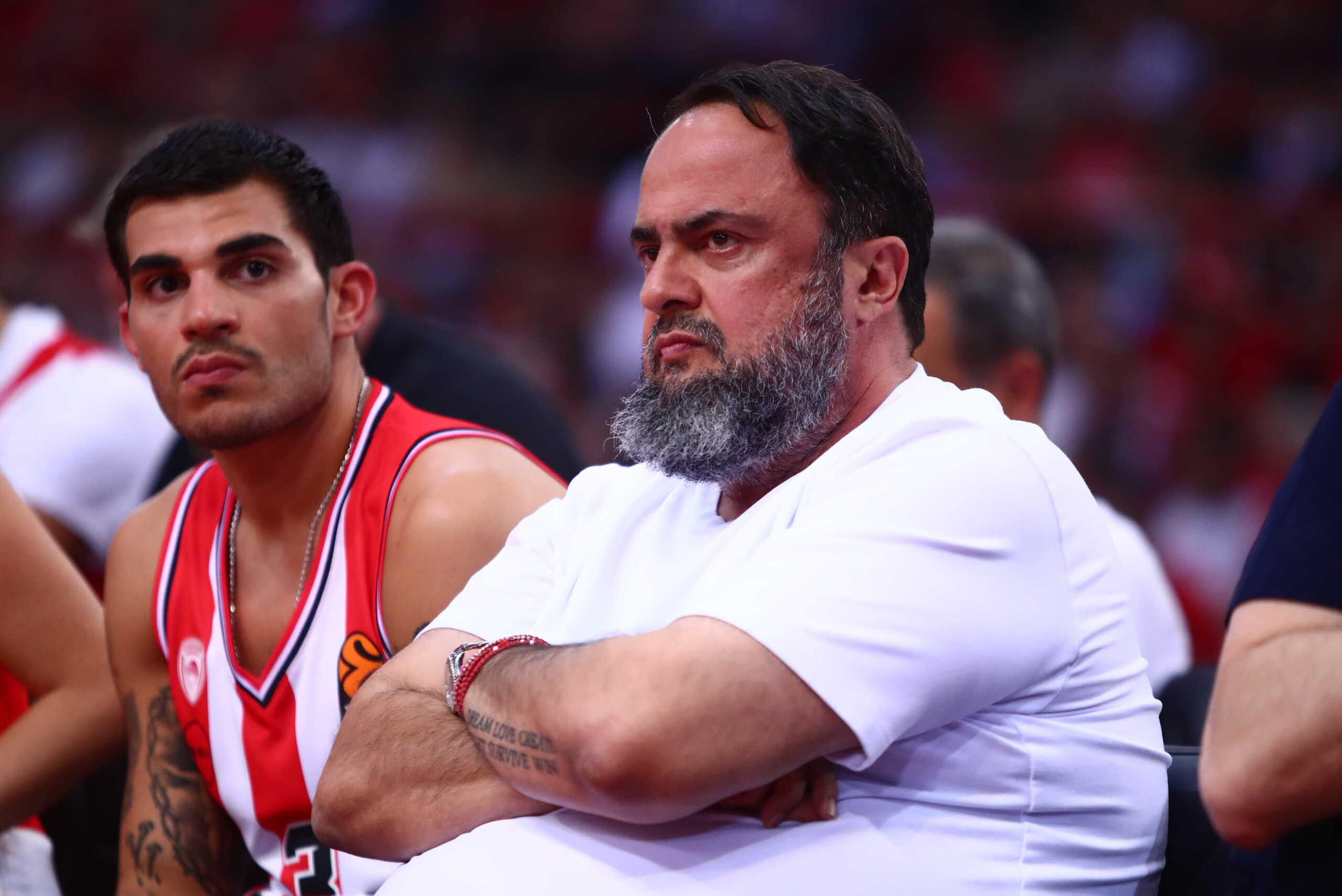 Ο Bαγγέλης Μαρινάκης και ο γιος του Μιλτιάδης στο ΣΕΦ για το Ολυμπιακός – Παναθηναϊκός